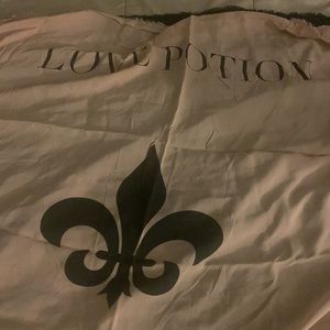 Wildfox Garden Love Potion No.9 Scarf(One in Black&One in Pink)